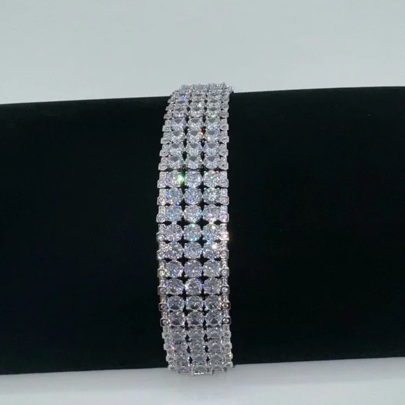 58ct Cuff Bracelet - Picture 9 of 12